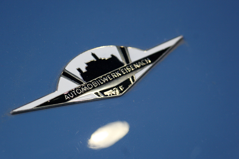 Illustration for article titled 17 Gorgeous Hood Ornaments That Defined These Classic Cars